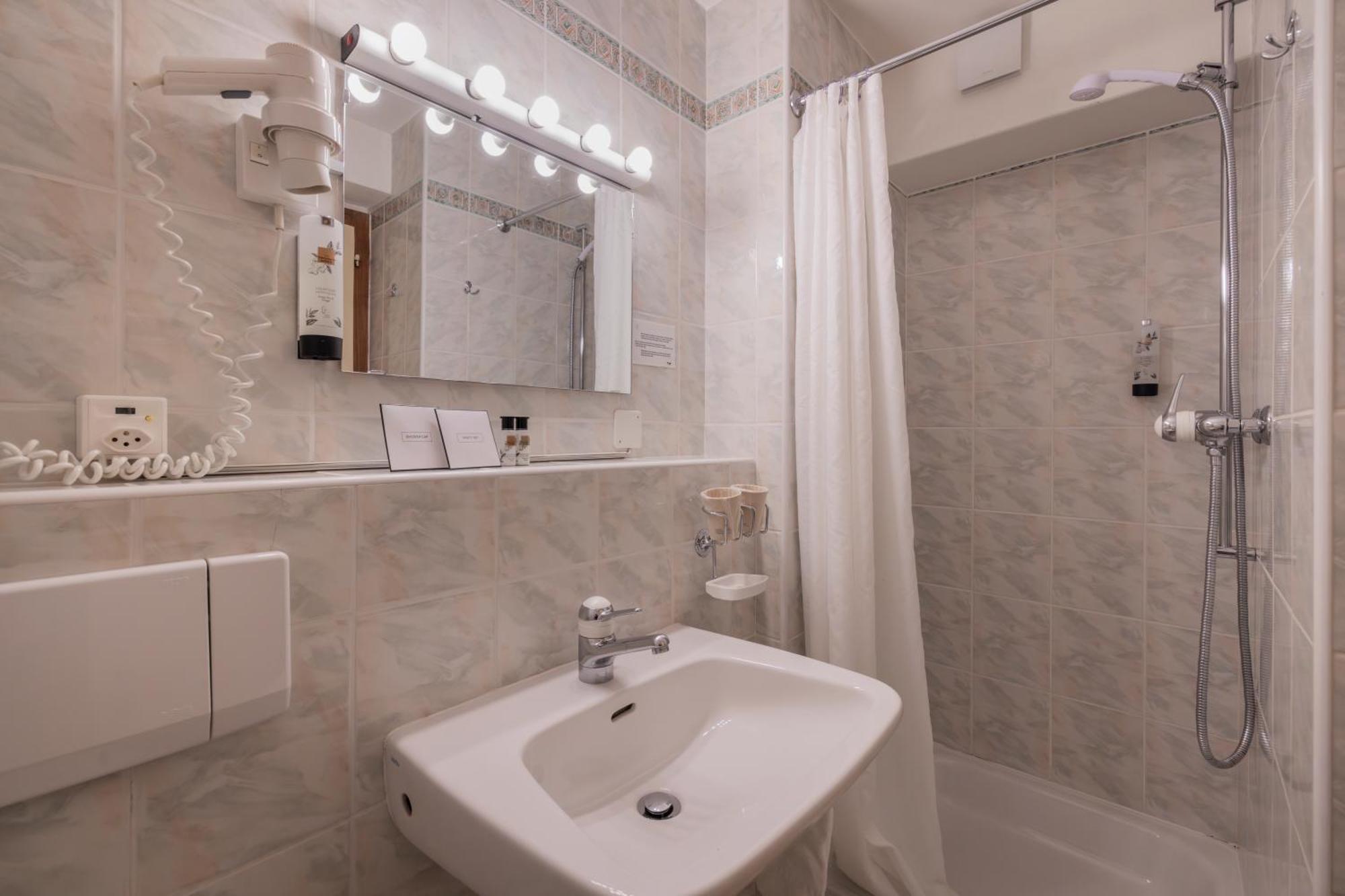 וורבייה Hotel La Rotonde מראה חיצוני תמונה